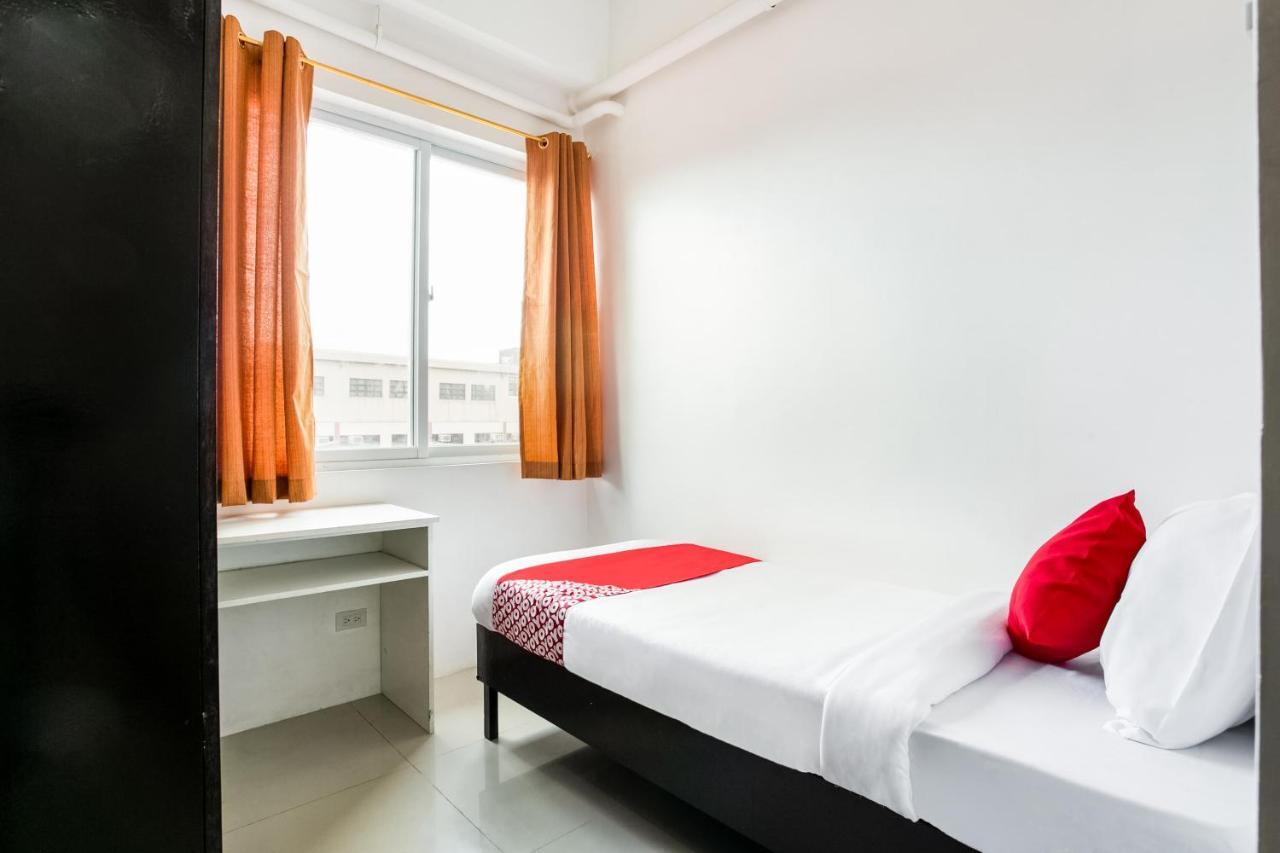 Oyo 505 Jardin Suites Манила Экстерьер фото